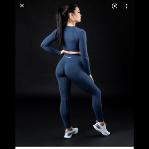 Alphalete Amplify leggings in Oceana. NWT size M